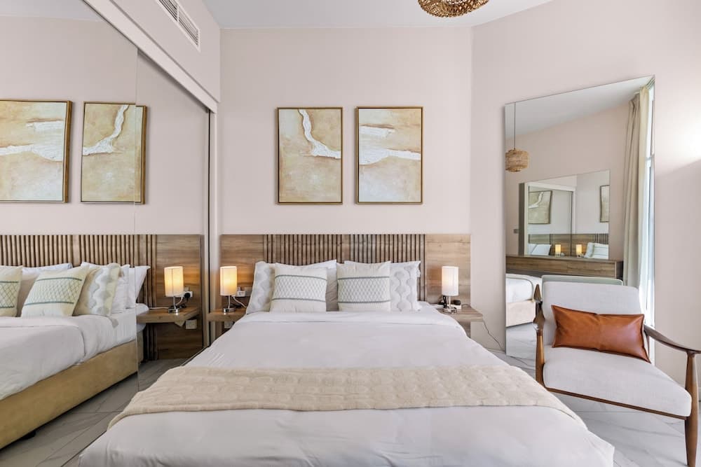 2BR Ultra Lux Canalfront Burj view - photo 1