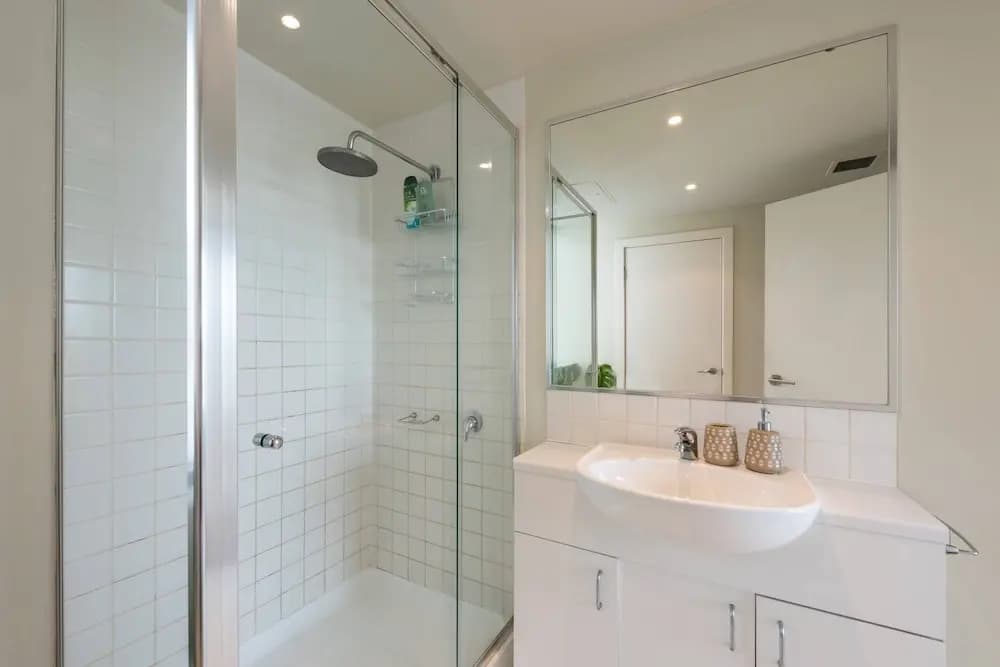 Beautiful 1-bed in St Kilda w/ Parking & Terrace - photo 5