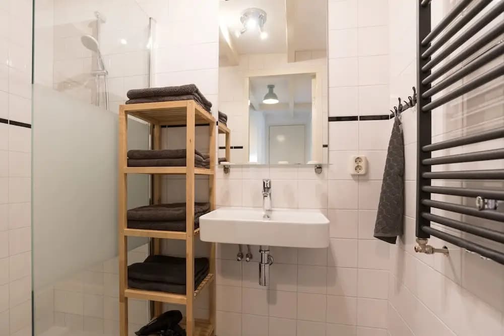Central Hotspot Apartment - photo 7