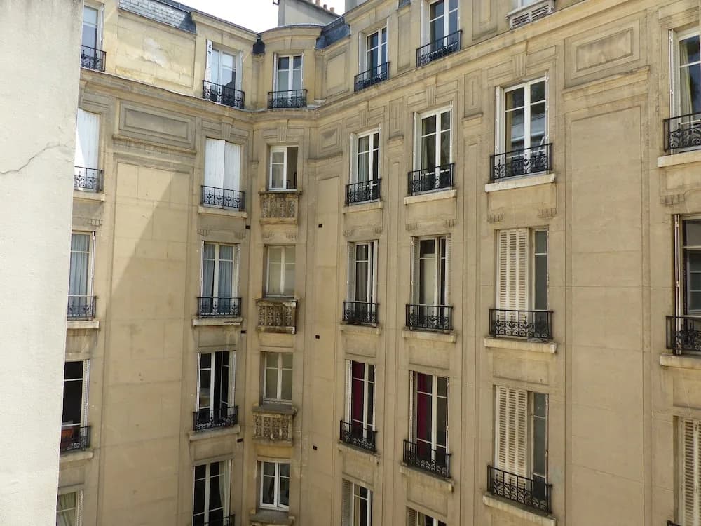 Renovated 1BR next to the Eiffel Tower - main photo