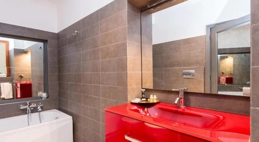 YHR Suite 51 - photo 9