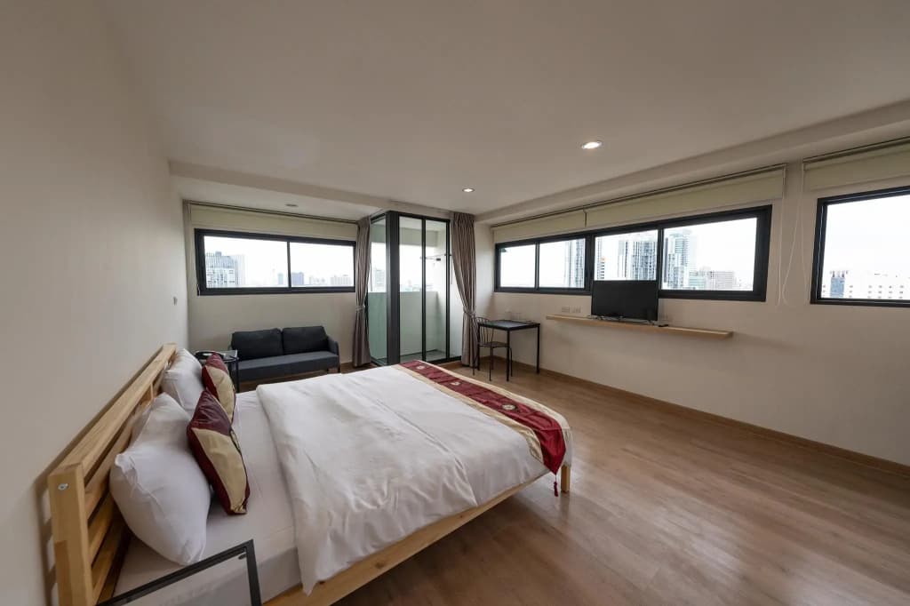 L.A.Tower Hotel - photo 3