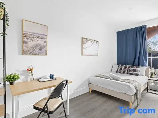 Private Room – Right by Campus & Main Street Amenities - photo 6