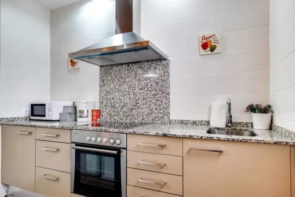 Modern 2 Bed Flat in Trendy Poble Sec - photo 17