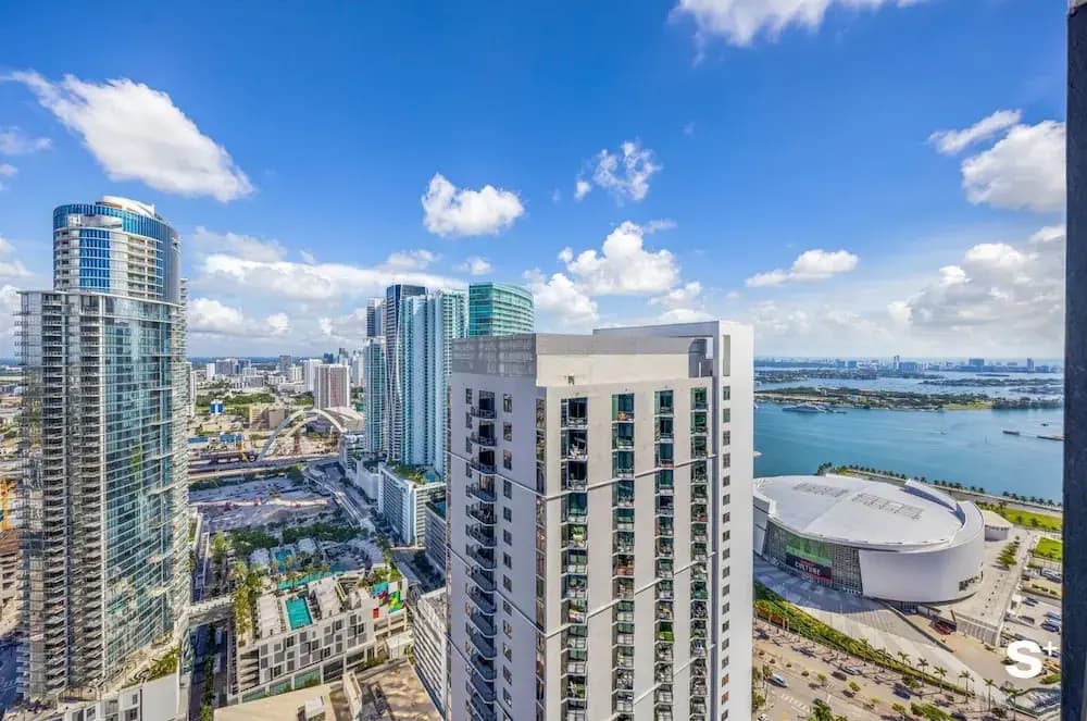 Downtown 1BR Apt with Skyline Views - photo 16