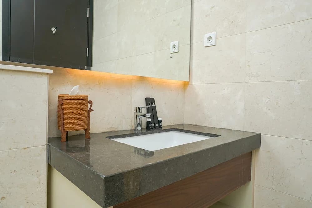 Spacious 2BR Apartment at Wang Residence - photo 7