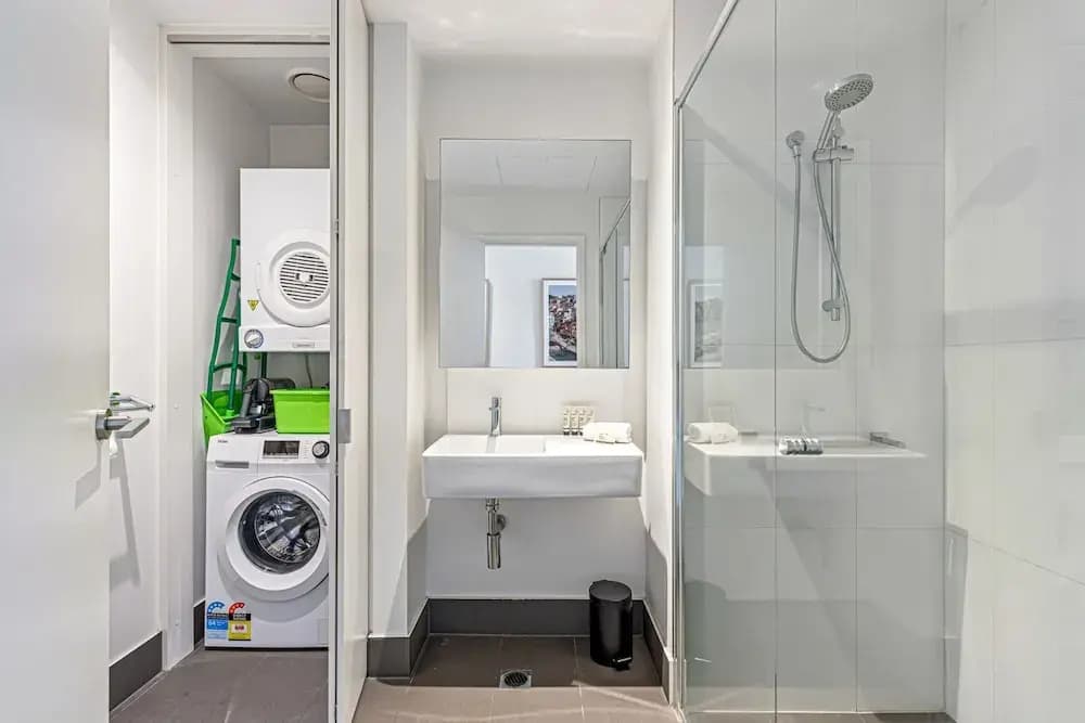 Pristine 2-bed Unit With Beautiful City Landscape - photo 8