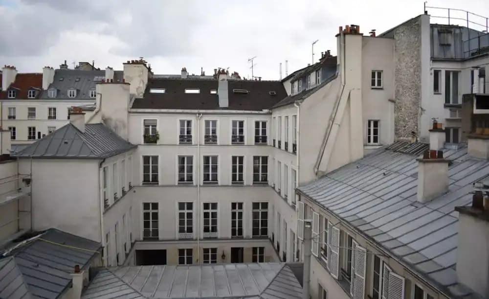 Stylish 1 Bedroom Apartment in Le Marais - photo 1