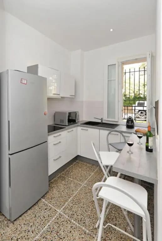 Large flat 10 minutes from the BEACH - photo 1