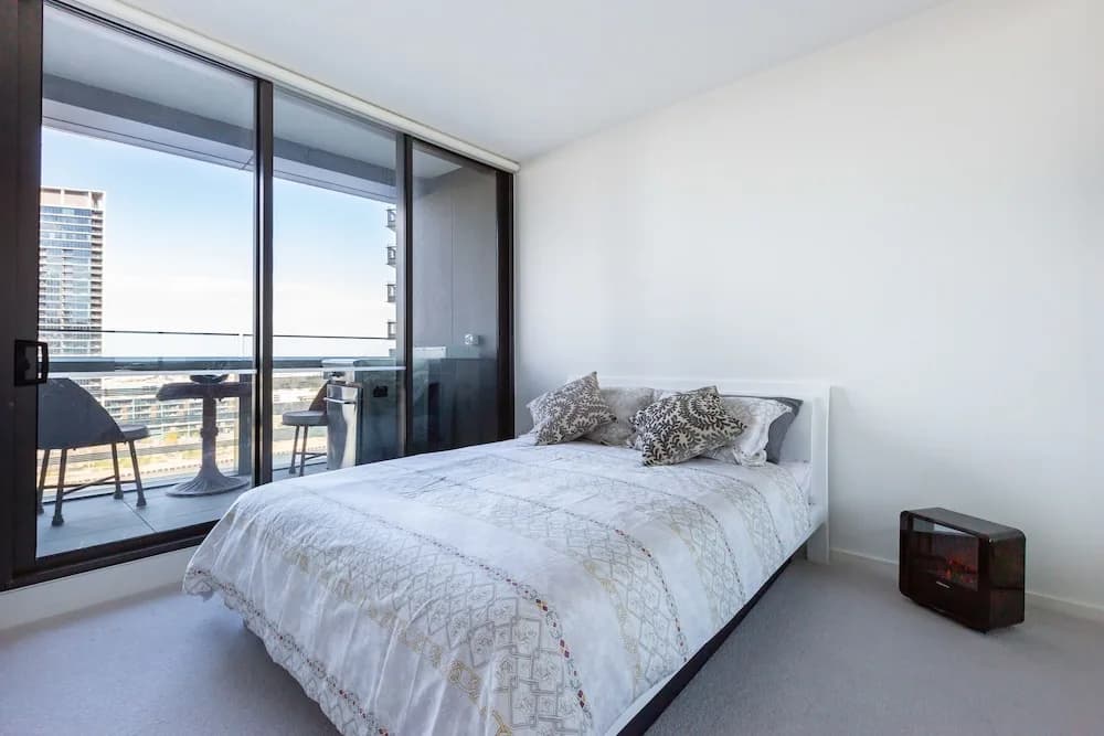 Sabrina, 2BDR Docklands Apartment - photo 10