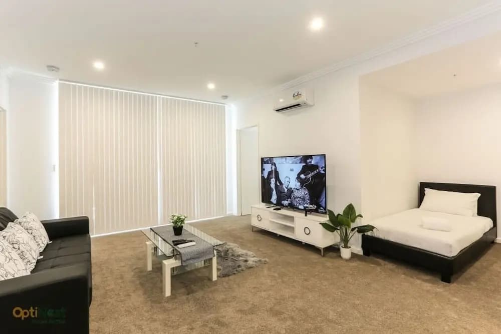 Modern, Spacious Apt@liverpool With Incredible Views - main photo