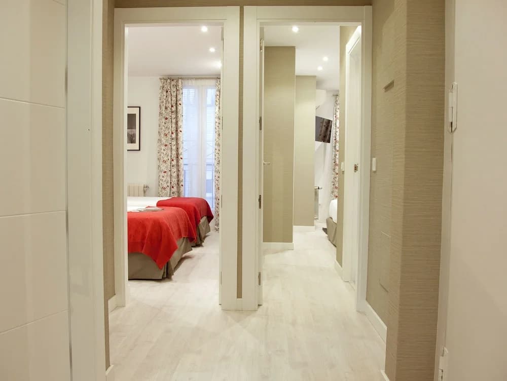 Feelathome Madrid Suites Apartments - photo 2