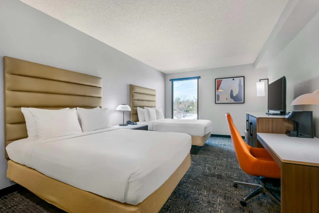 Best Western Plus Universal Inn - photo 7
