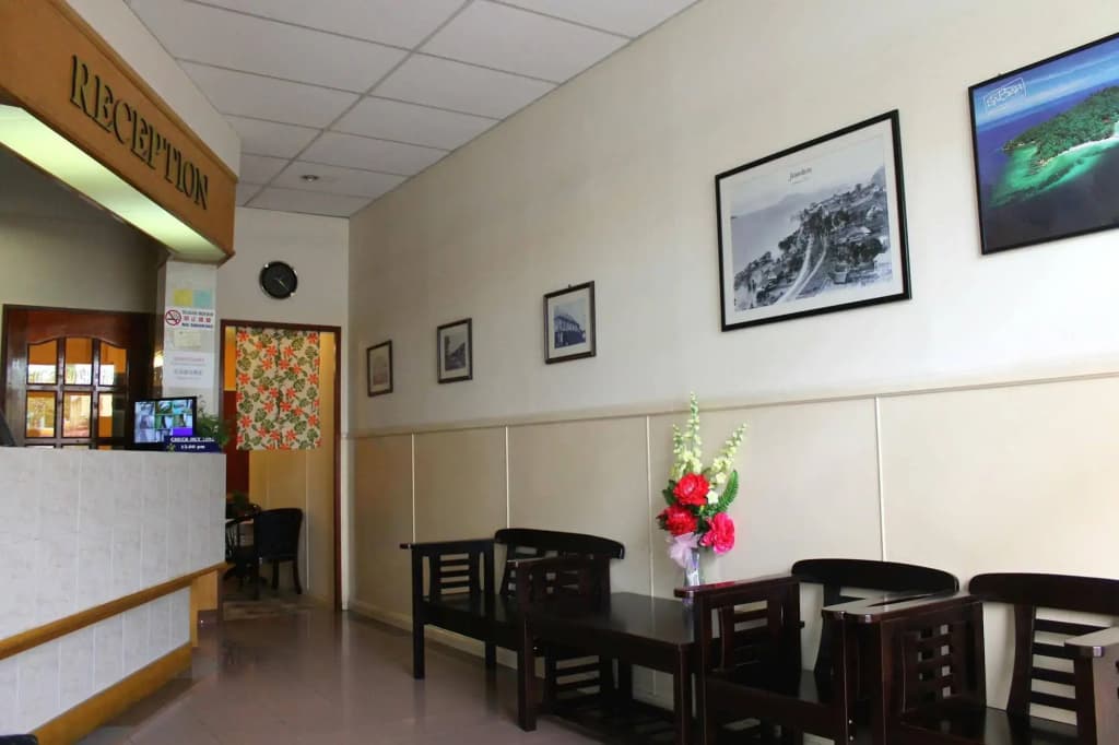 Victoria Hotel and Hostel - photo 26