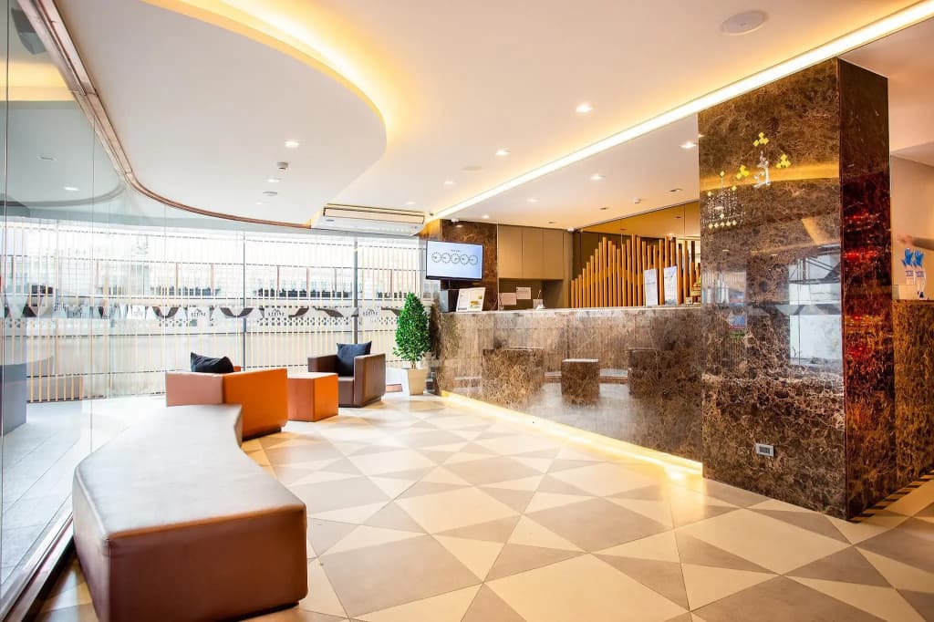 Spittze Hotel Pratunam - photo 13