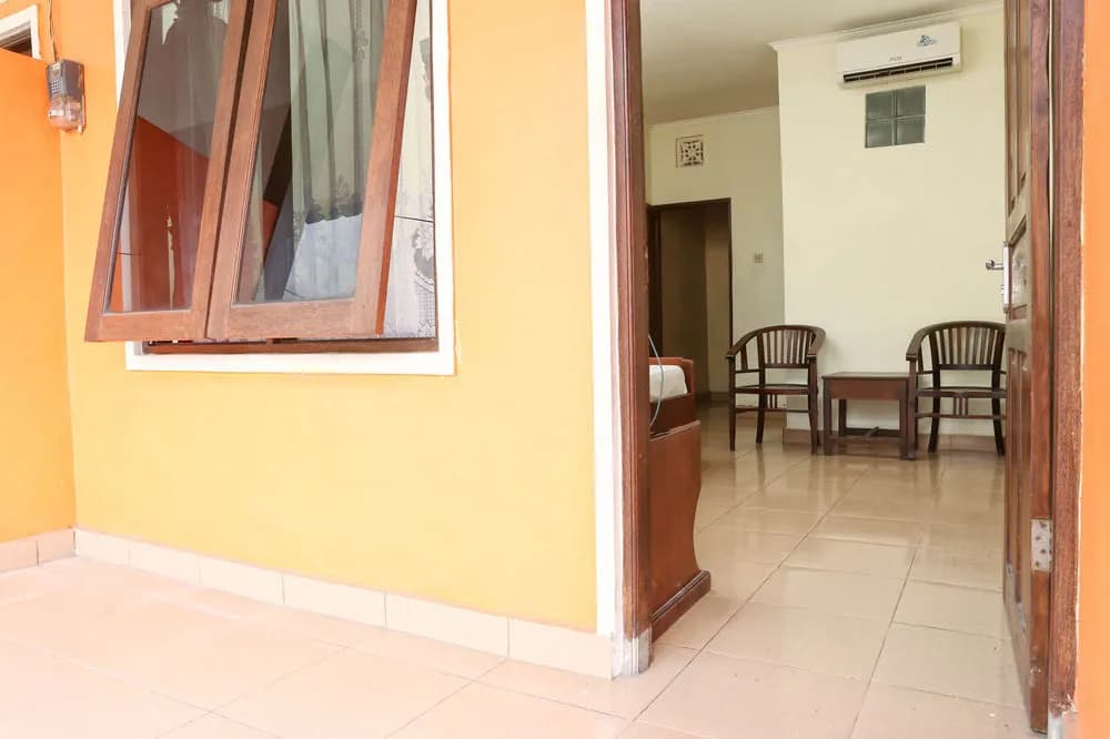 RedDoorz @ Mahendradatta 2 - photo 4