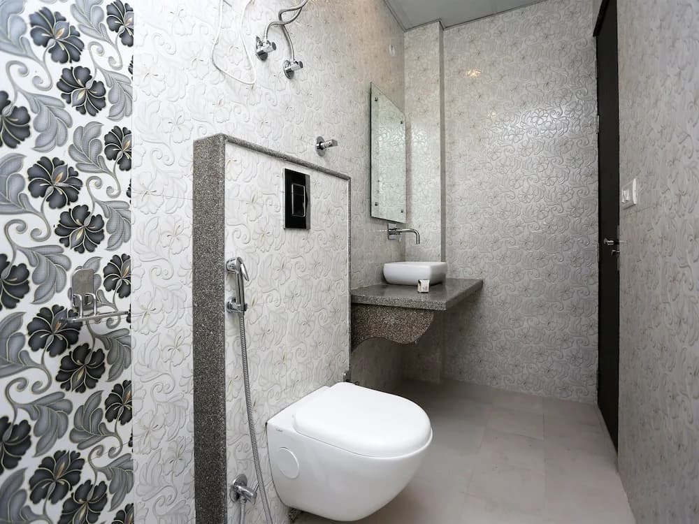 OYO 14769 Hotel Belmond - photo 9