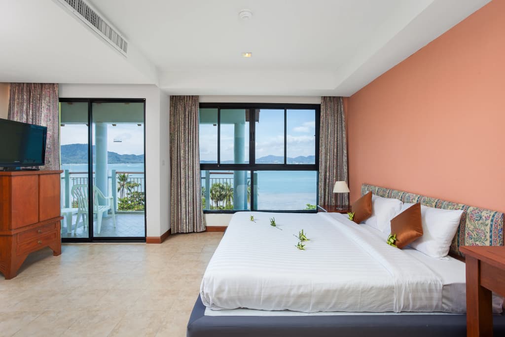 By The Sea Hotel - photo 7