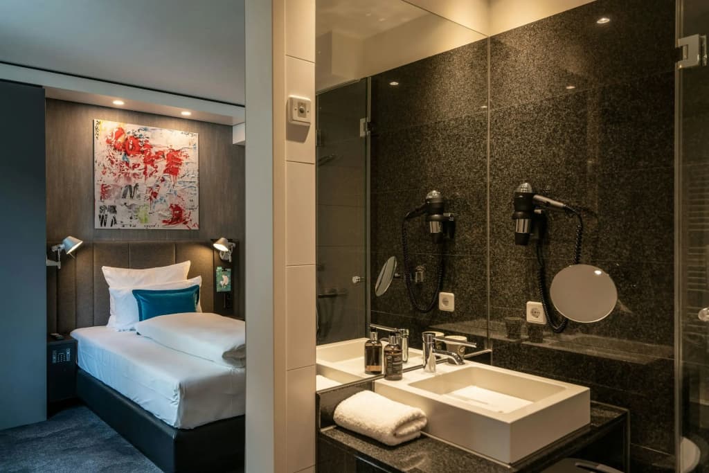 Motel One Berlin-Mitte - photo 35