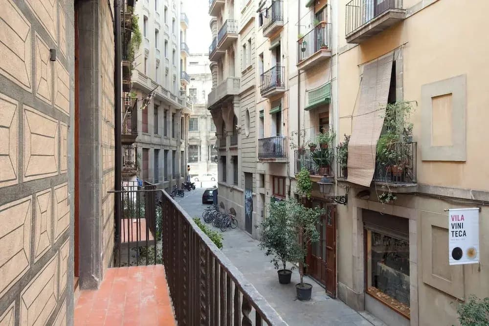 Stylish Gothic Apartment In El Born - photo 3