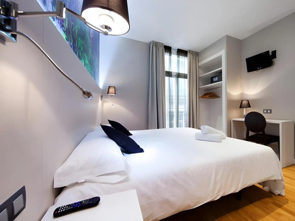 Hostal Bcn Ramblas - photo 14