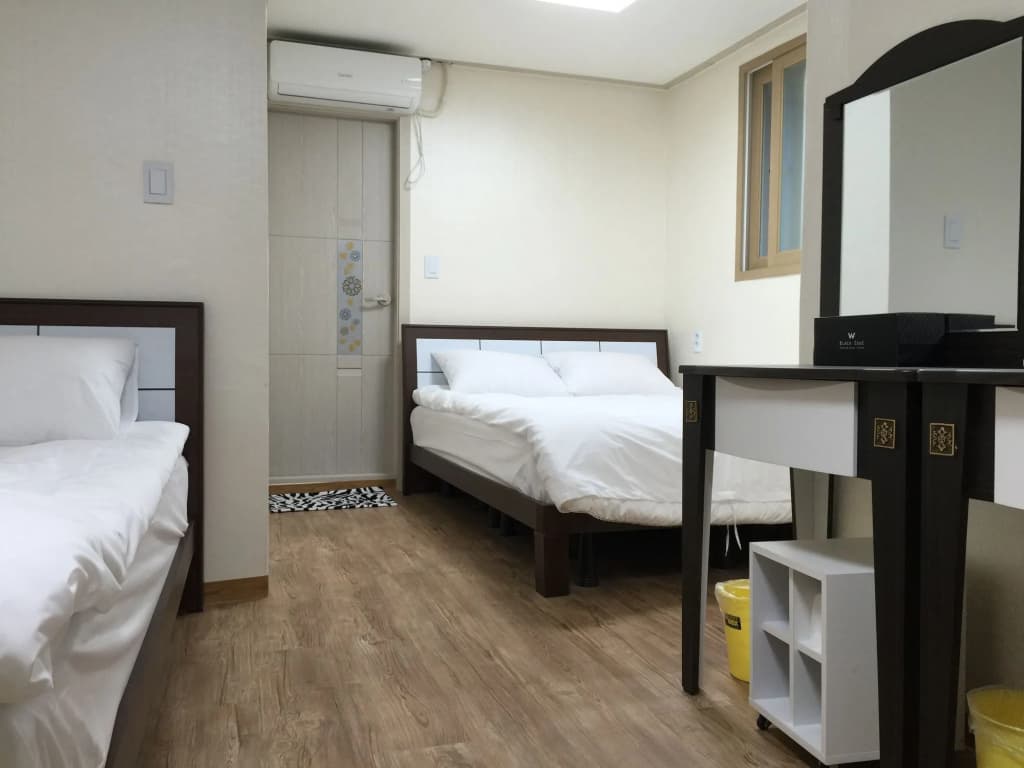 Hamory Guesthouse - photo 4
