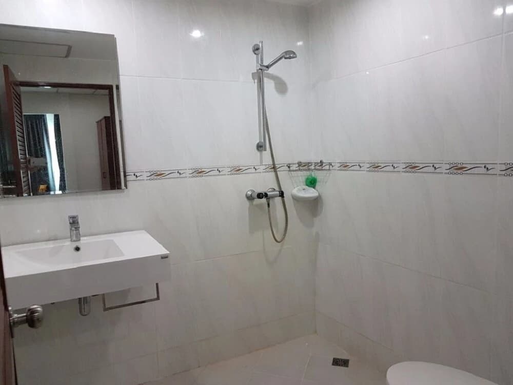 Welcome Inn Hotel Karon Beach Double Room From Only 600 Baht - photo 4