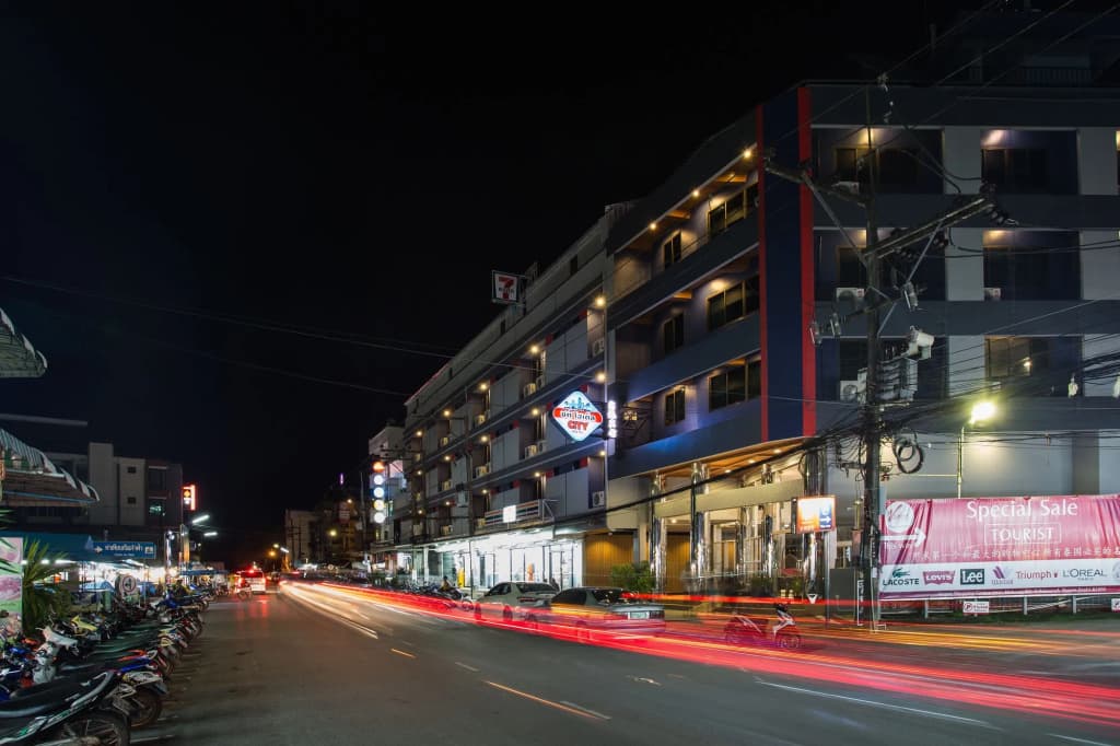 City Hotel - photo 16