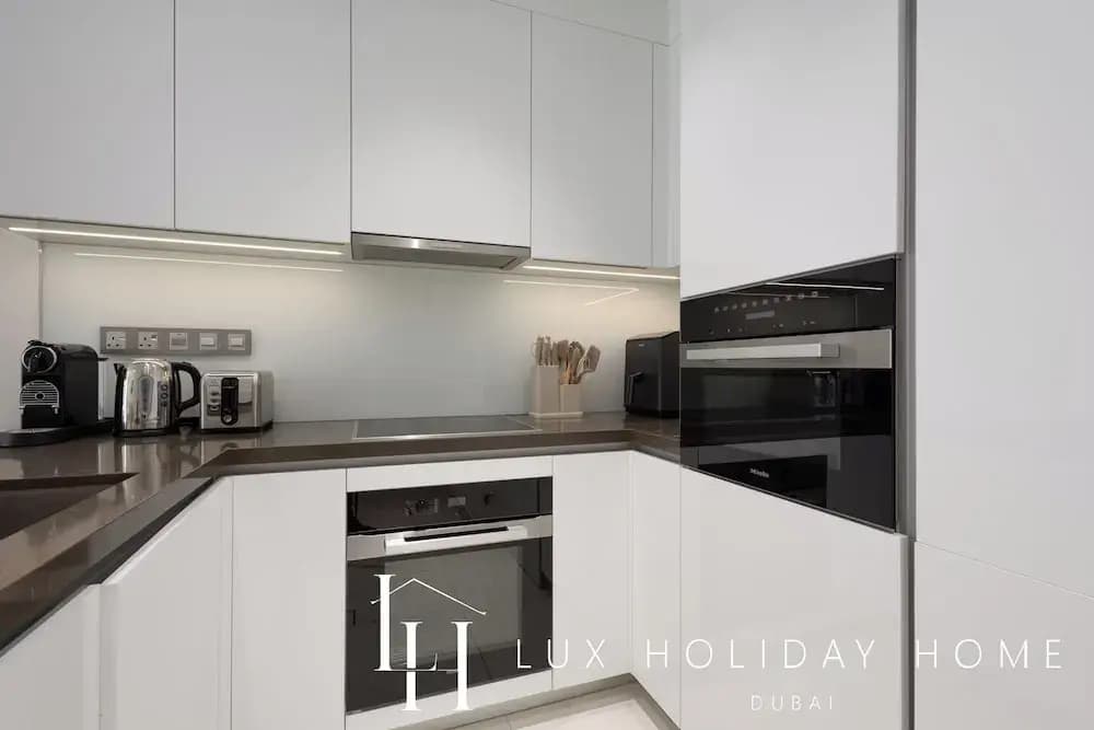 LUX | 2BR Lagoon View – District One, 10–15 min Burj Khalifa - photo 15