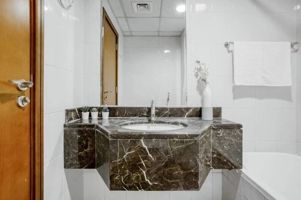 Cosy & Convenient Apt in Downtown Dubai - photo 7