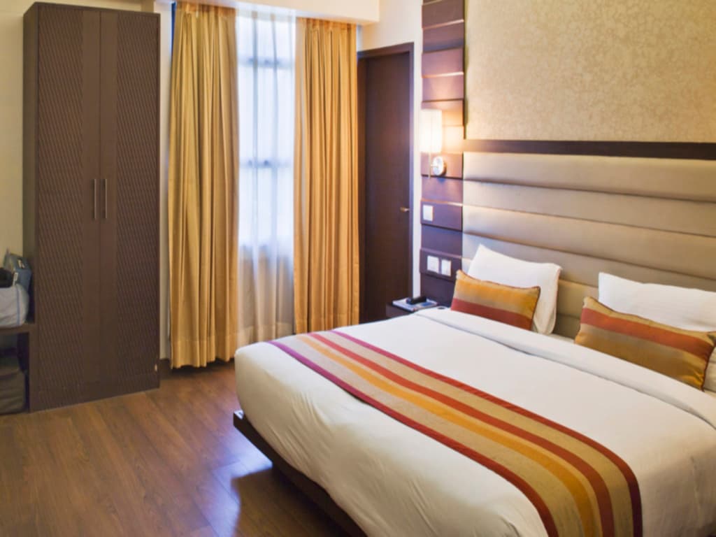 Hotel Metro Heights - photo 2