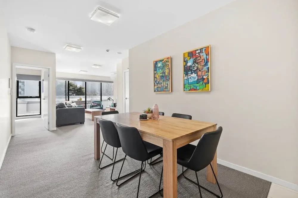 Chic Inner City Convenience, With Secure Parking - photo 4