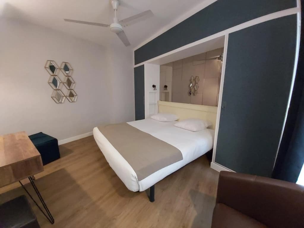 Eiffel Kensington Hotel - photo 3