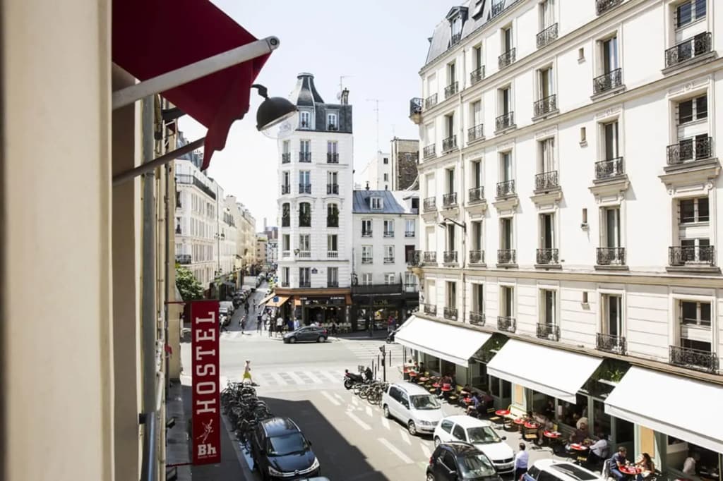 Bastille Hostel - photo 1