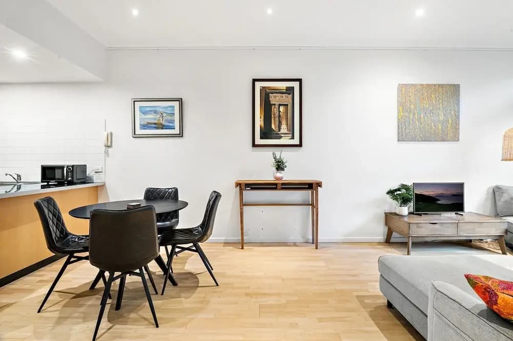 Peaceful 2-bed Apartment With Gym & Pool - photo 4