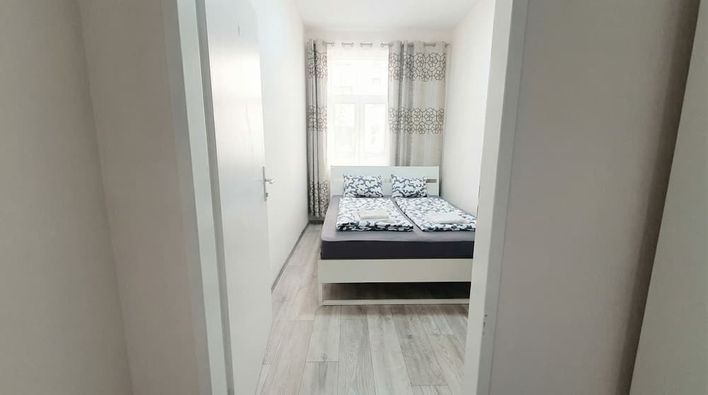 15 Min to Vienna Center - Affordable & Simple 5BR Apt with WIFI - photo 3