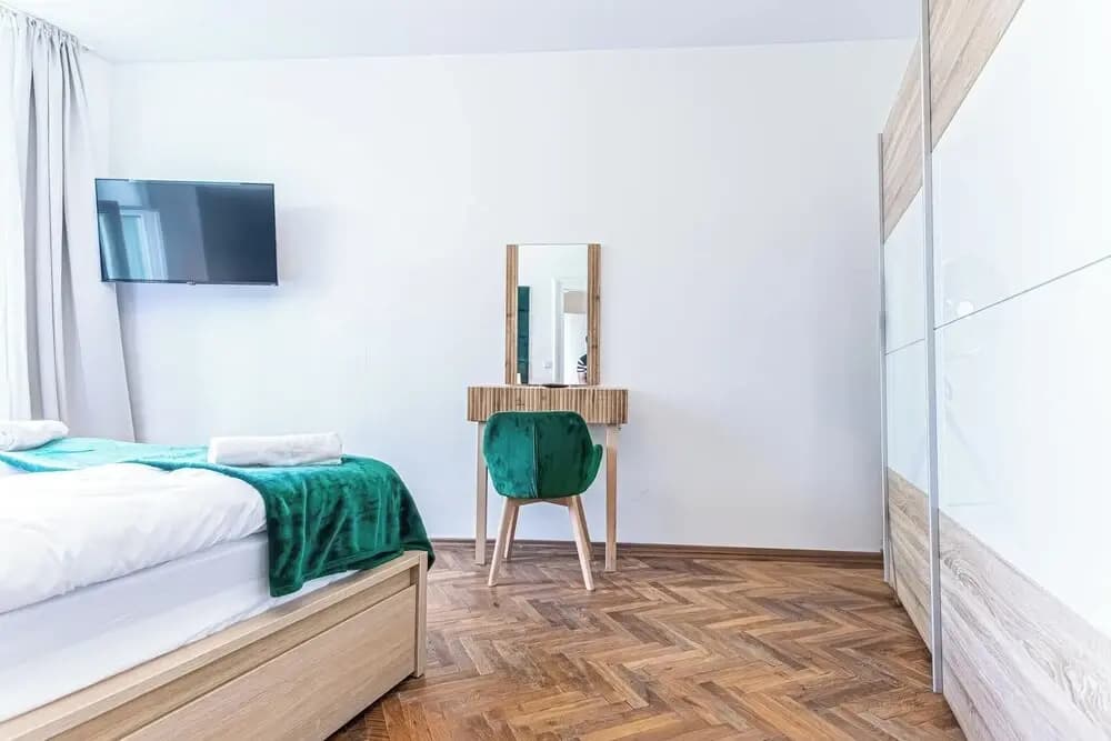 3BR Apt 15 Min from Landstraße Hub - photo 8