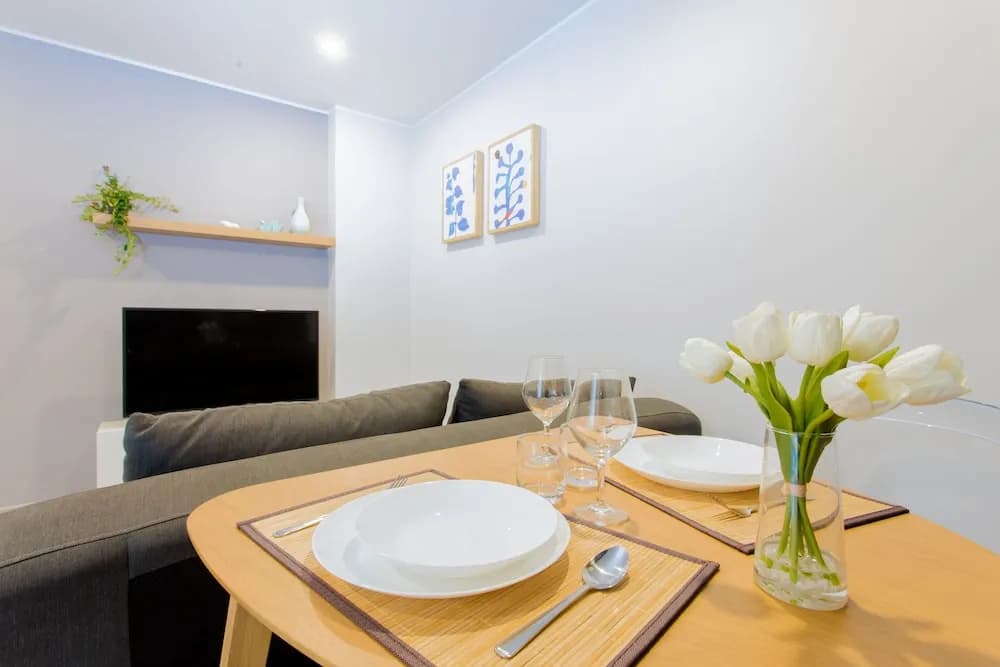 The Vibe Deluxe 1 Apartments - photo 2