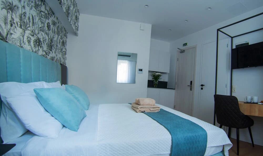 Phaedrus Living Modern Kriel Suites 003 - photo 4