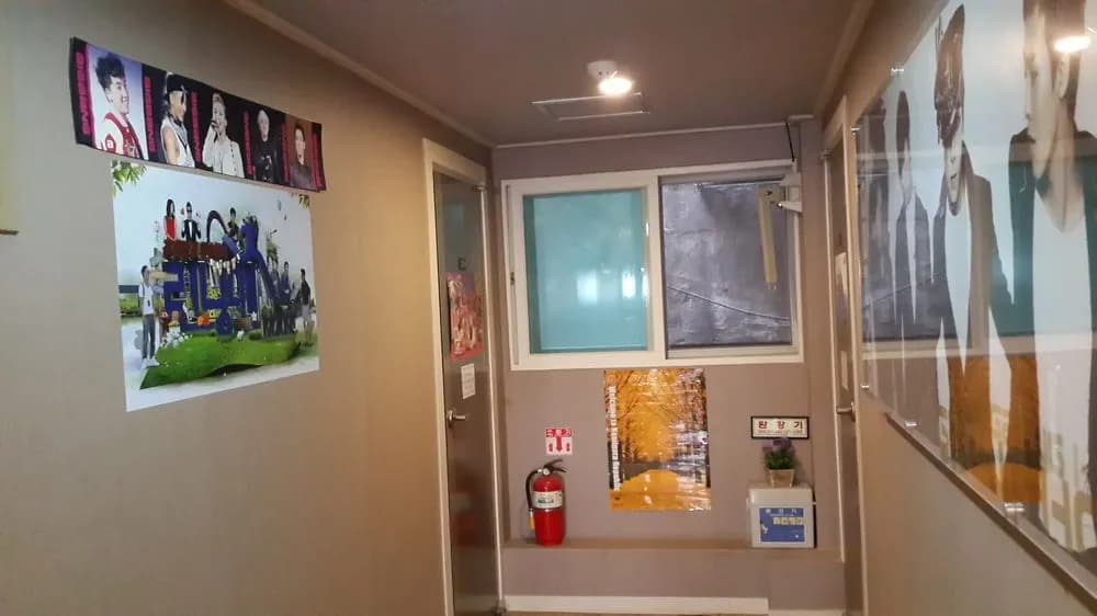 Running Man Hostel - photo 11