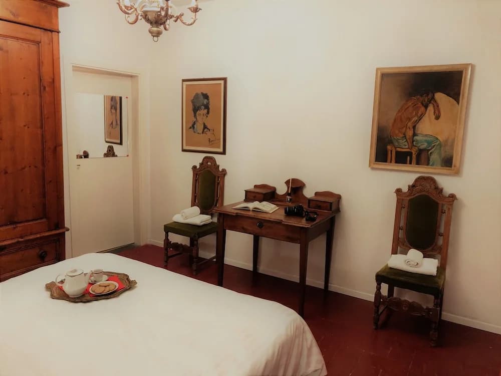 Golden Authentic Florentine Gem, Perfect Location - photo 11