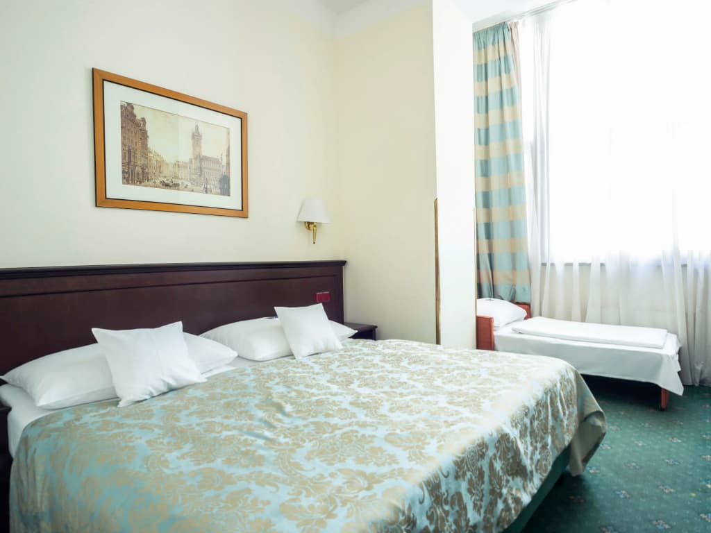 EA Hotel Downtown - photo 7