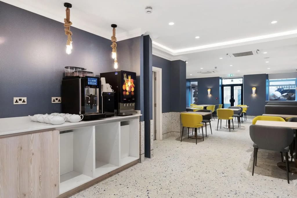 Commodore Hotel - photo 21