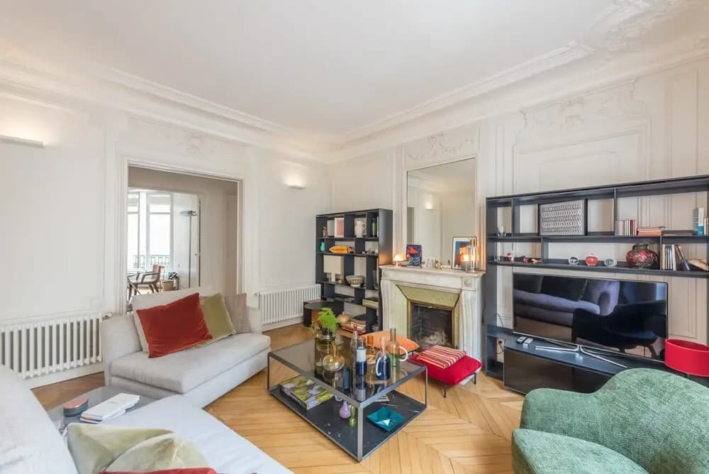 Four Saint Germain - Elegant Spacious 3 BDR Apartment in the Heart of Saint Germain - photo 3