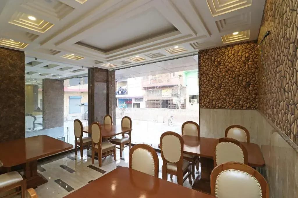 M Suites by OYO Rooms - photo 3