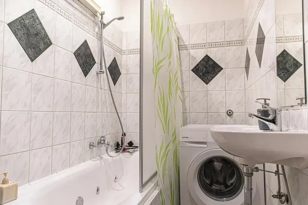 Bright 2BR Flat Near Westbahnhof - photo 11