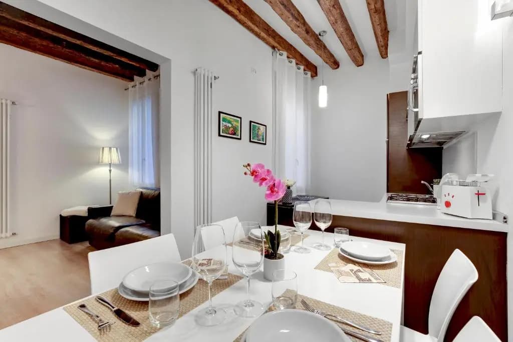 Botteri Palace Apartments - photo 2