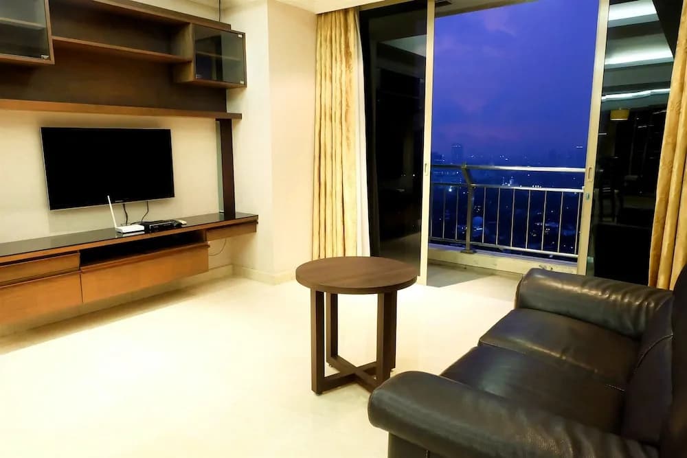 3 Bedrooms Luxury Sudirman Mansion Apartment by Travelio - photo 3