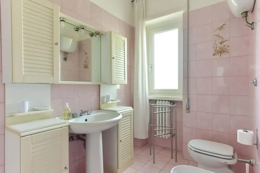 Bright Apartment with Terrace - photo 8