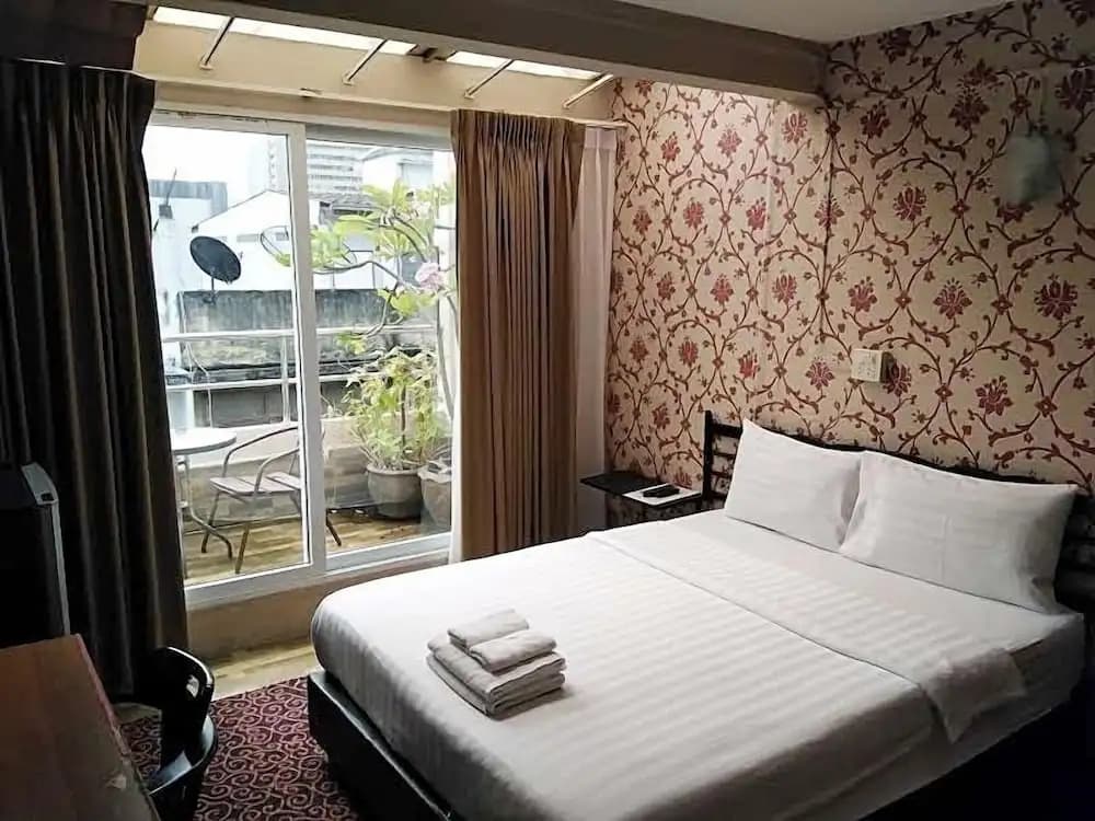 14 Plus 1 Hotel - photo 3